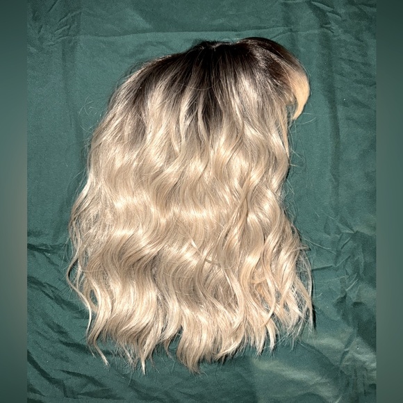Icy blonde wig 💕 Wavy bob balayage with bangs - Picture 1 of 6